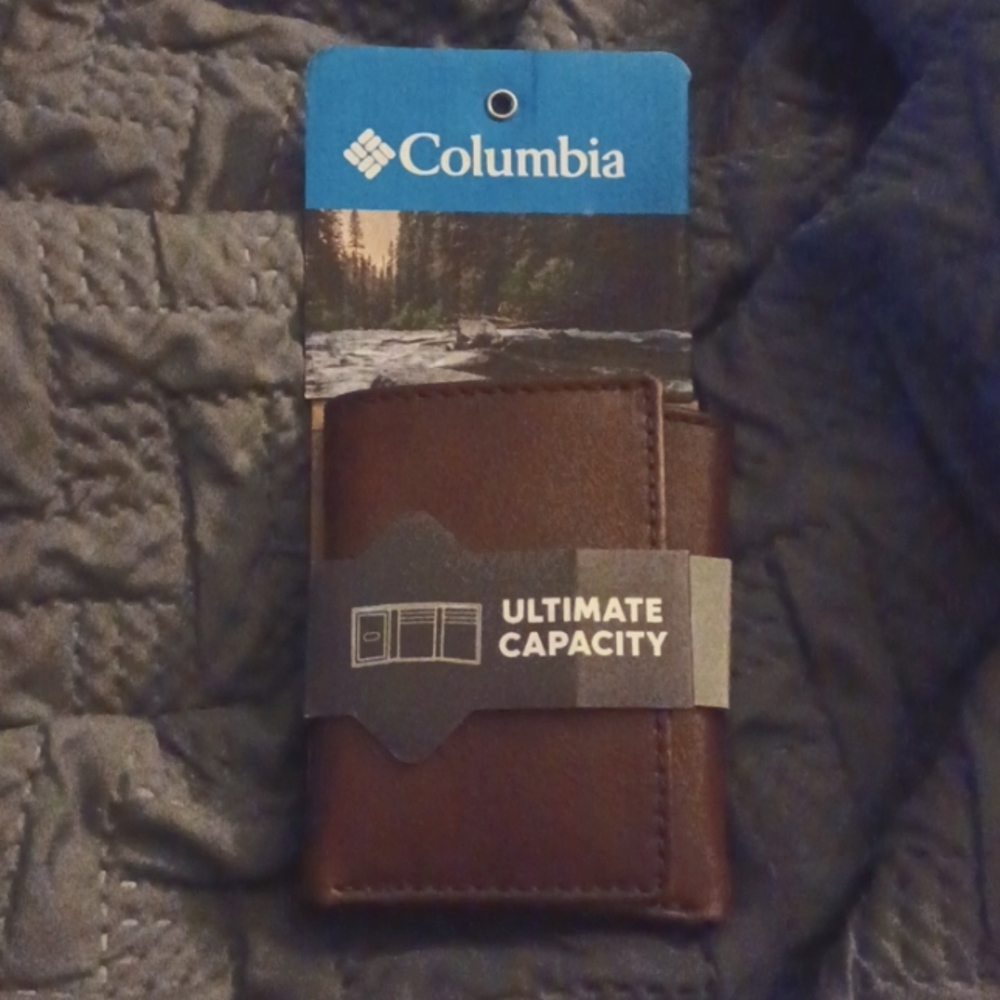 Brown leather Columbia men's wallet